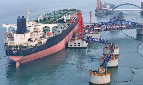 EU Warns Oil, Gas Prices Won’t Ease Quickly After Iran War