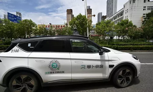 Chinese Robotaxis Stall In Apparent Malfunction: Police