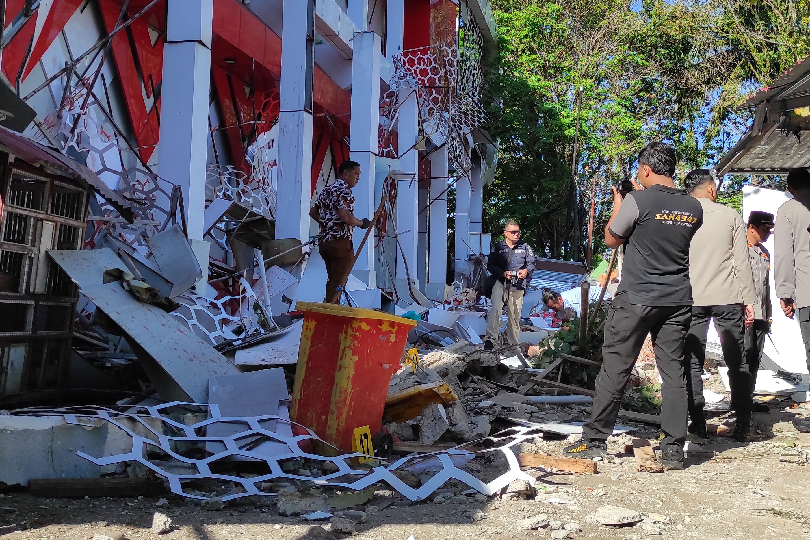 Indonesia Earthquake Kills 1, Triggers Small Tsunami