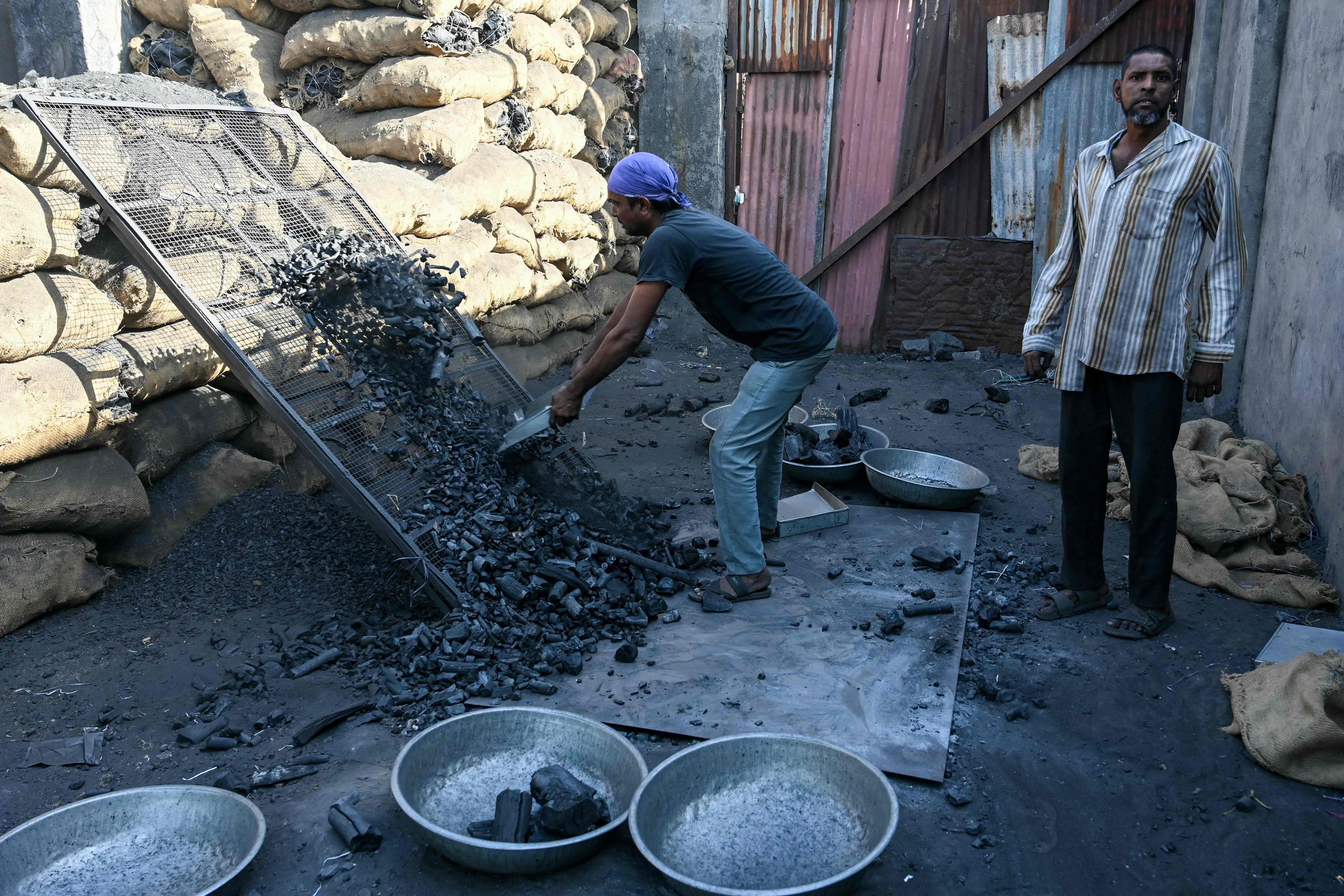 India’s Coal Reliance Shields Power Supply Amid Energy Crisis