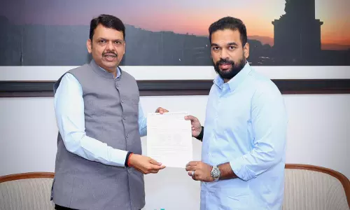 Maharashtra CM Leads Development of Landmark 100,000-Capacity Cricket Stadium