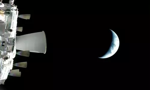 Artemis II Astronauts Rocket Toward Moon After Spending Day Around Earth