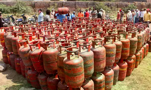 India LPG Consumption Slides 13 Pc Amid West Asia Conflict