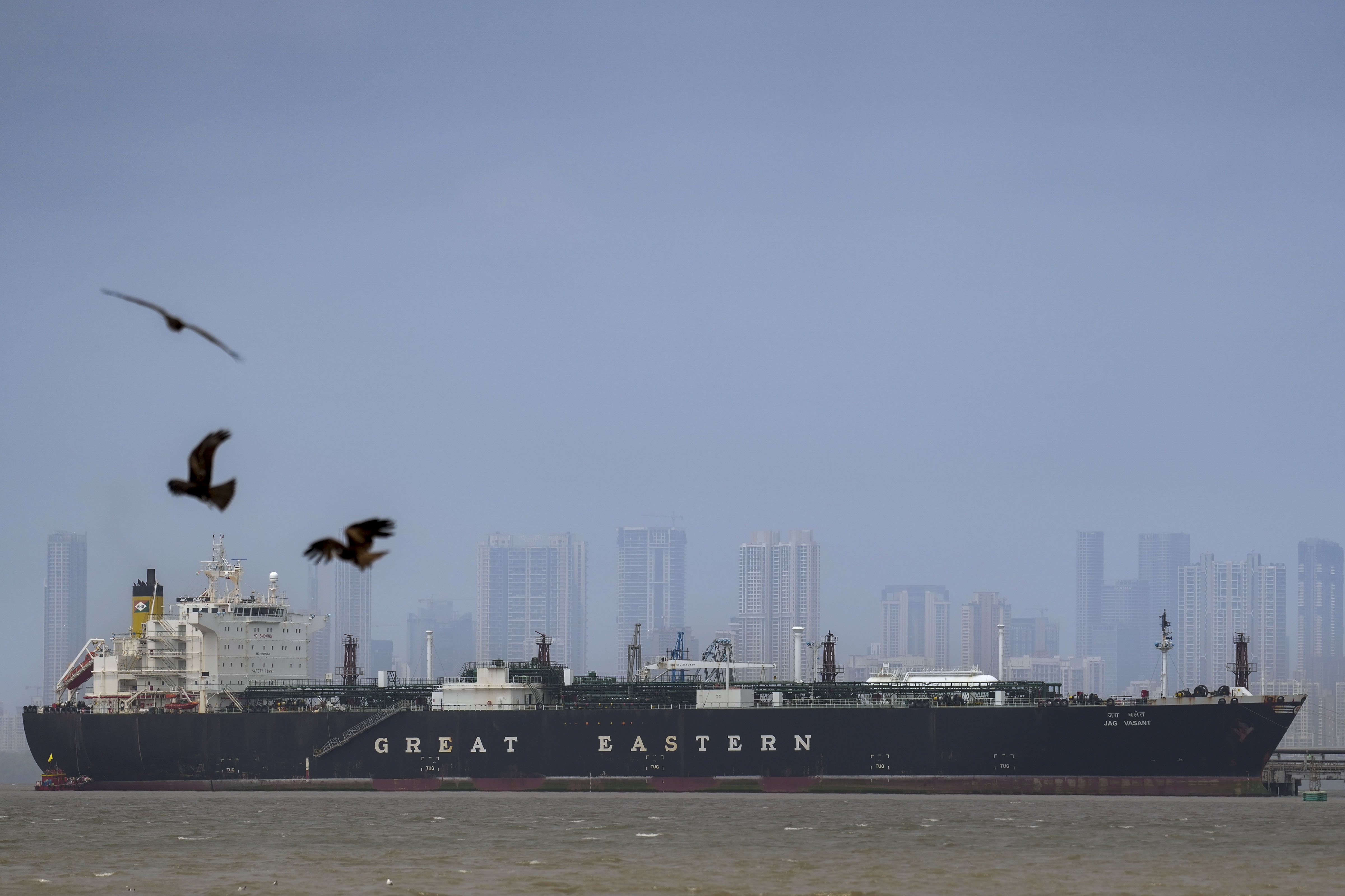 India-Flagged LPG Carrier Safely Crosses Hormuz Amid Gulf Tensions