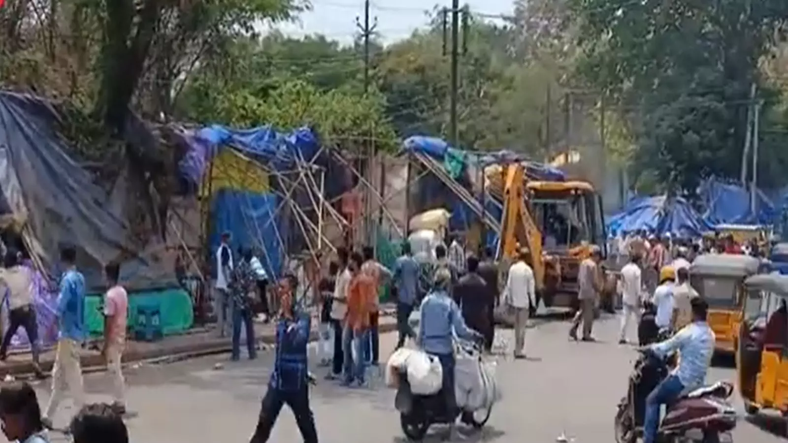 GHMC Clears Footpath Encroachments Near Secunderabad Railway Station GHMC Clears Footpath Encroachments Near Secunderabad Railway Station