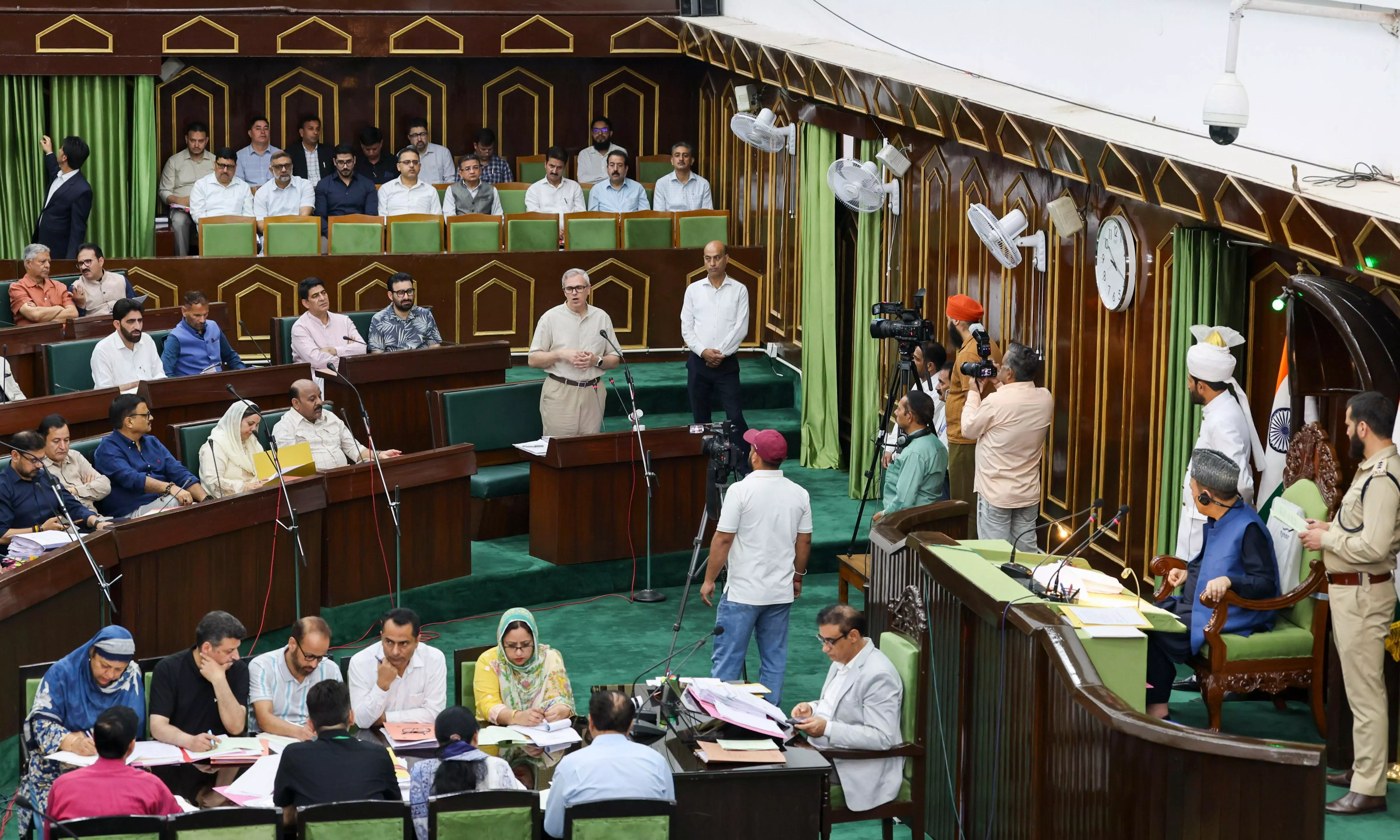 Uproar in J&K Assembly Over Ganderbal Encounter, Pprobe Ordered by LG Uproar in J&K Assembly Over Ganderbal Encounter, Pprobe Ordered by LG