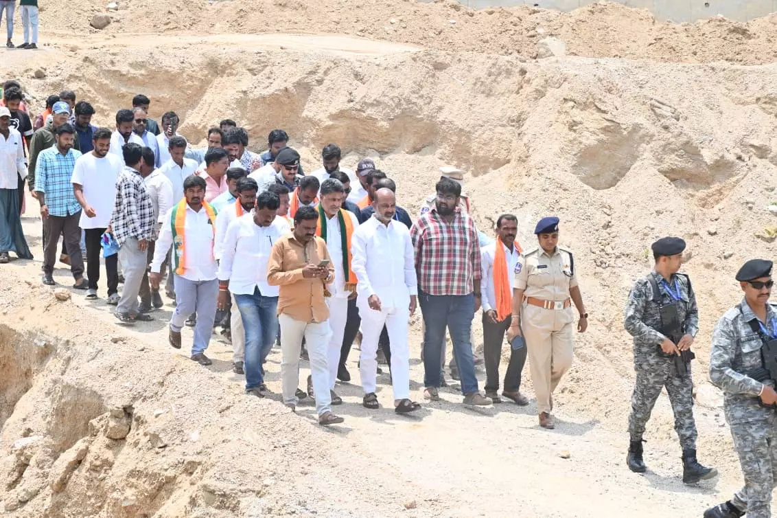 Bandi Opposes Dump Yard At Huzurabad