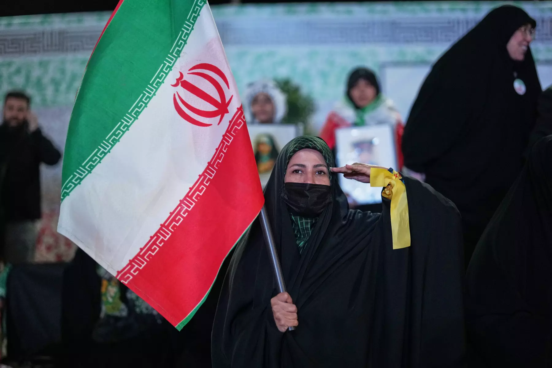 Iran Minister Calls for Human Chains Amid US Strike Threats Iran Minister Calls for Human Chains Amid US Strike Threats