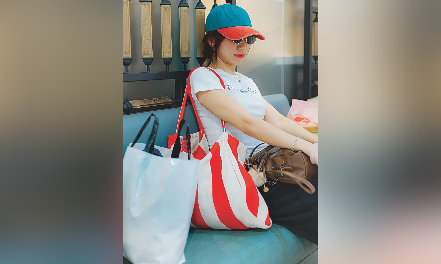 Travellers Squeezed Between Manspreading & Bagspreading