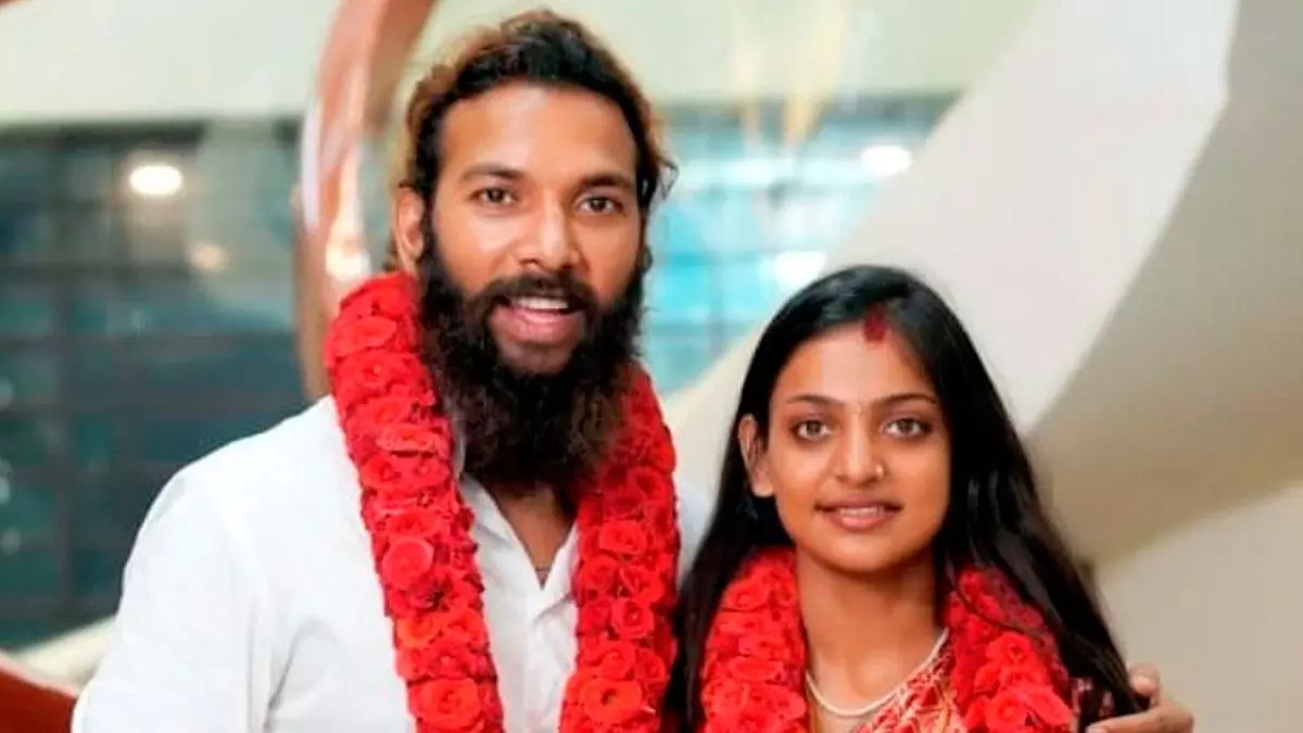 Twist To A Fairytale Story :Mahakumbh-Fame Girl, Monalisa, Found To Be Minor, Her Hubby Booked Twist To A Fairytale Story :Mahakumbh-Fame Girl, Monalisa, Found To Be Minor, Her Hubby Booked