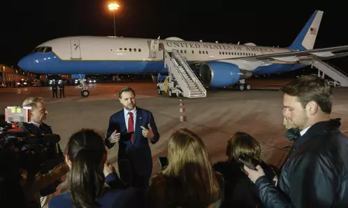 US VP Vance Sets Off To Pakistan To Lead Talks With Iranian negotiators US VP Vance Sets Off To Pakistan To Lead Talks With Iranian negotiators