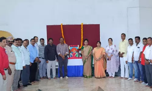 TSRTC Staff Honour Phule’s Legacy of Learning