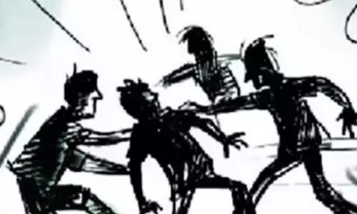 Ganja Addicted Gang Attacked Pedestrian In Warangal Ganja Addicted Gang Attacked Pedestrian In Warangal