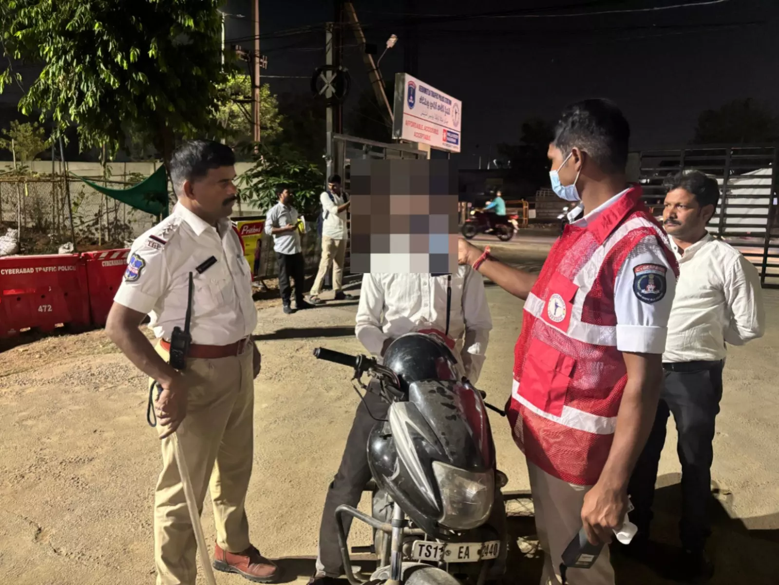 240 Motorists Held in Weekend Drunken Drive in Cyberabad 240 Motorists Held in Weekend Drunken Drive in Cyberabad