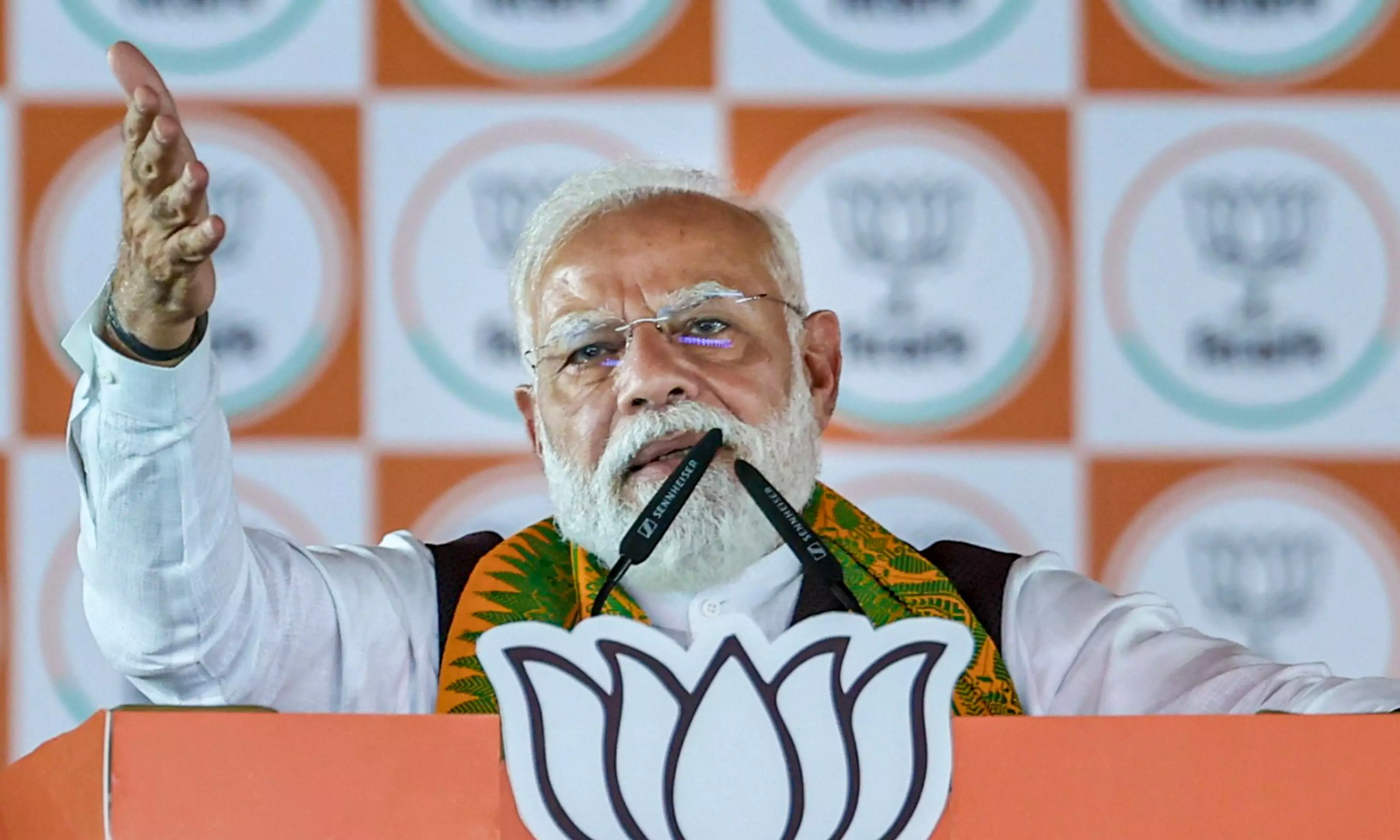 PM: TMC Backs Tukre Tukre Gang for Threat To Cut Off Siliguri Corridor PM: TMC Backs Tukre Tukre Gang for Threat To Cut Off Siliguri Corridor