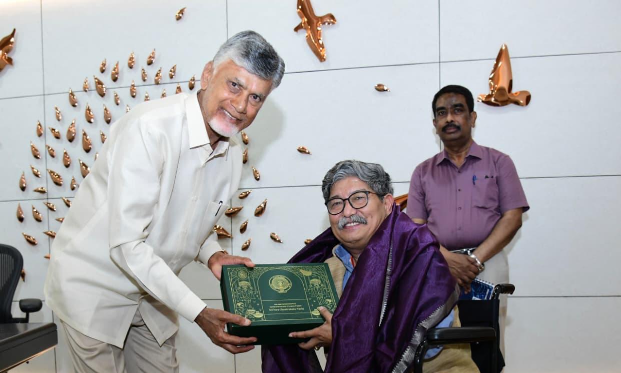 CM Meets Godavari River Management Board Chief, Reviews Water Management