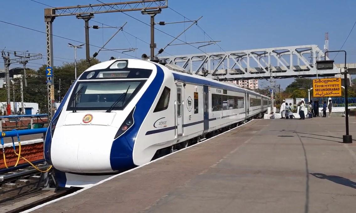 Passengers of Vande Bharat Express Complain Over Food