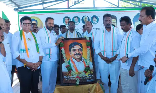 Sripada Rao Death Anniversary Observed In Manthani; Leaders Pay Tributes, Statue Unveiled Sripada Rao Death Anniversary Observed In Manthani; Leaders Pay Tributes, Statue Unveiled