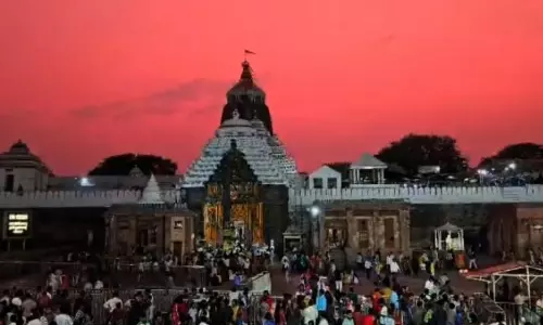 Crimson Twilight Over Puri Stuns Devotees, Srimandir Silhouetted In Rare Skyglow Crimson Twilight Over Puri Stuns Devotees, Srimandir Silhouetted In Rare Skyglow