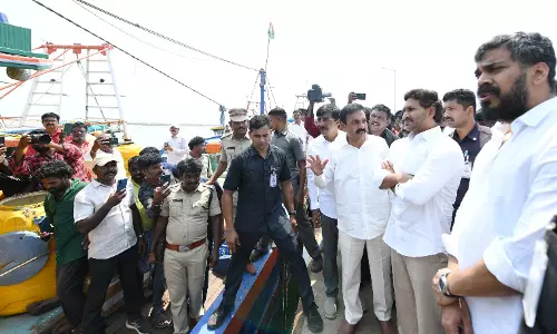 Jagan Alleges ‘Injustice’ at Juvvaladinne Fishing Harbour, Targets State Government Jagan Alleges ‘Injustice’ at Juvvaladinne Fishing Harbour, Targets State Government