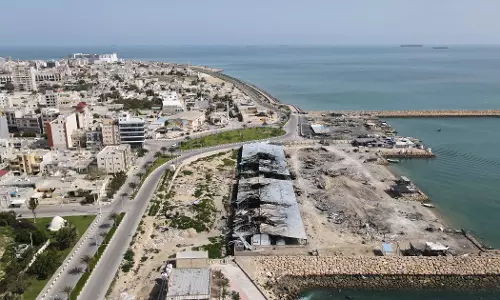 LIVE: Pak Delegation in Tehran Hoping for More US-Iran Talks