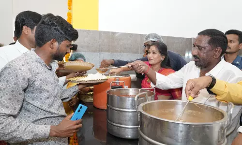 Home Minister Anitha Opens Anna Canteen in Payakaraopeta