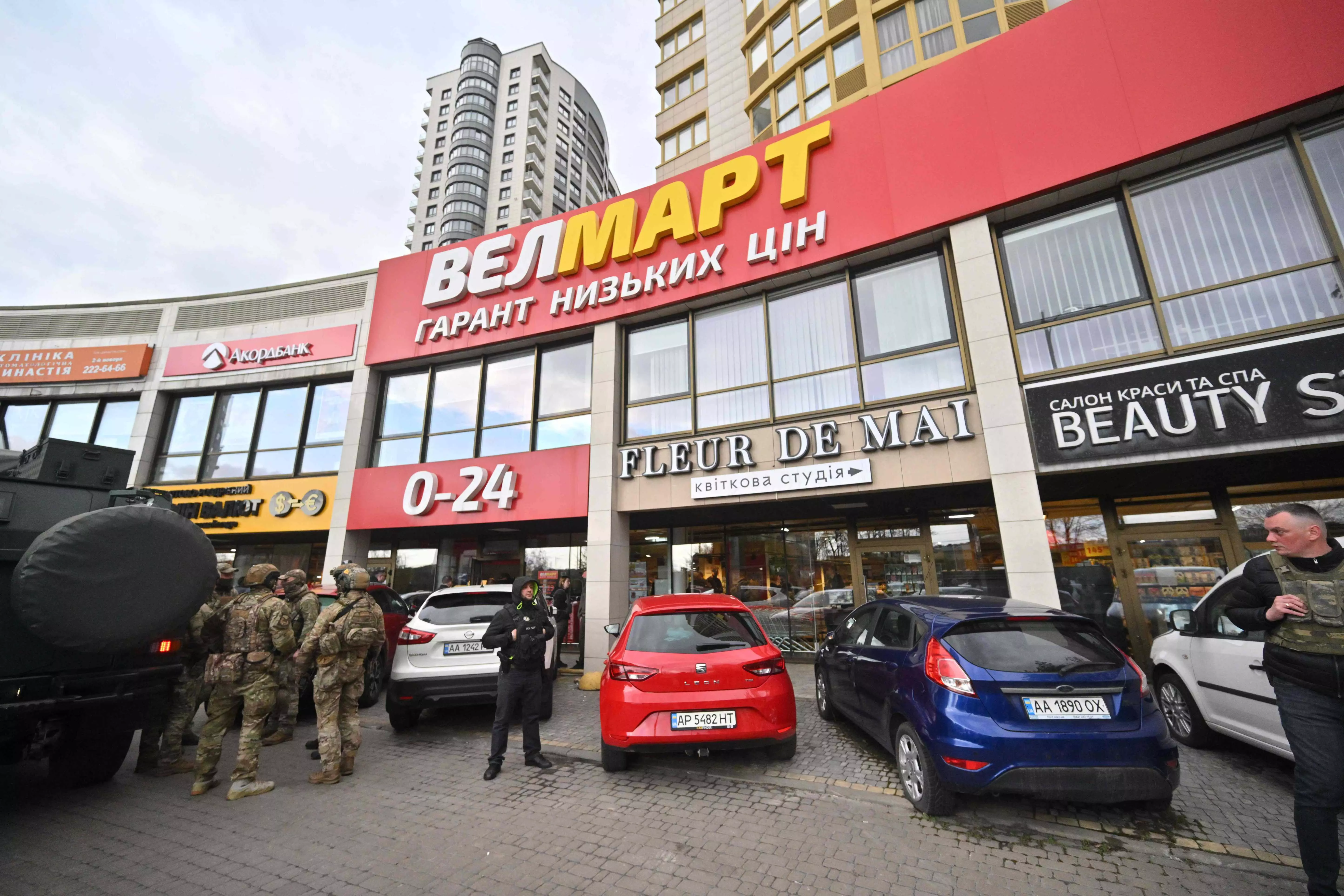Gunman Kills 6 in Kyiv Supermarket Siege
