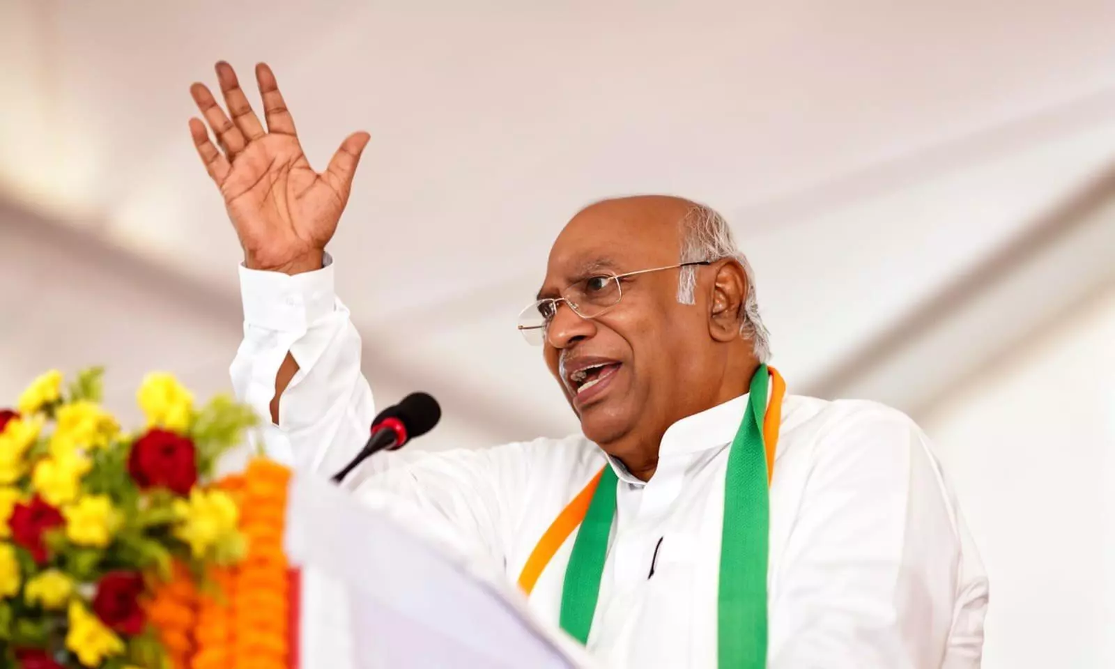 Kharge slams PM, BJP on Oil Price Hike, Adani “Free Pass” Kharge slams PM, BJP on Oil Price Hike, Adani “Free Pass”