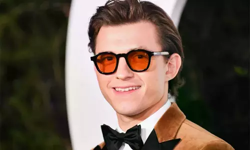 Celebs Give Weary Eyes Orange Shade