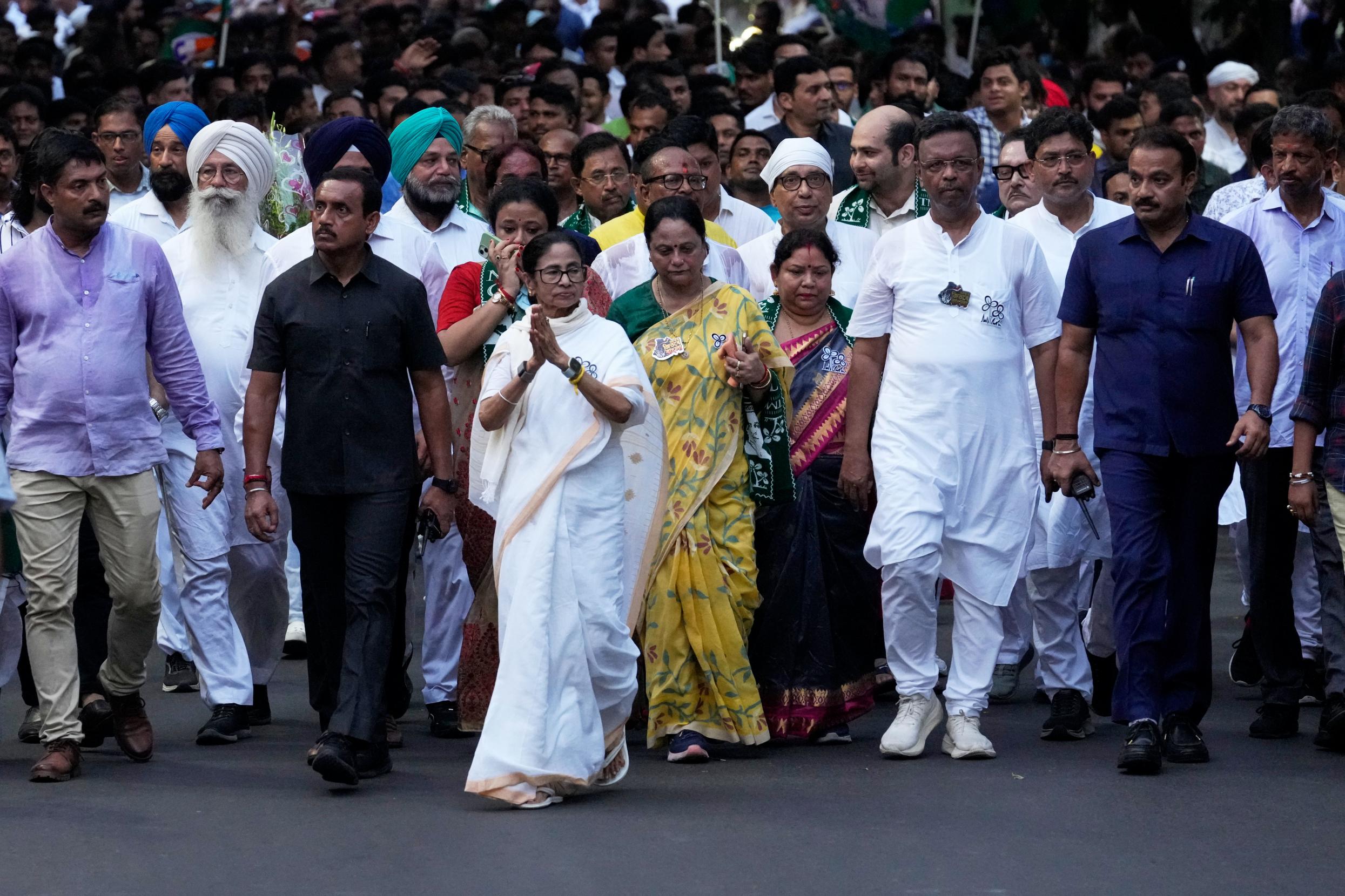 PM Could Enjoy Boat Ride on Hooghly as Its Water Is Clean Unlike Yamuna: Mamata