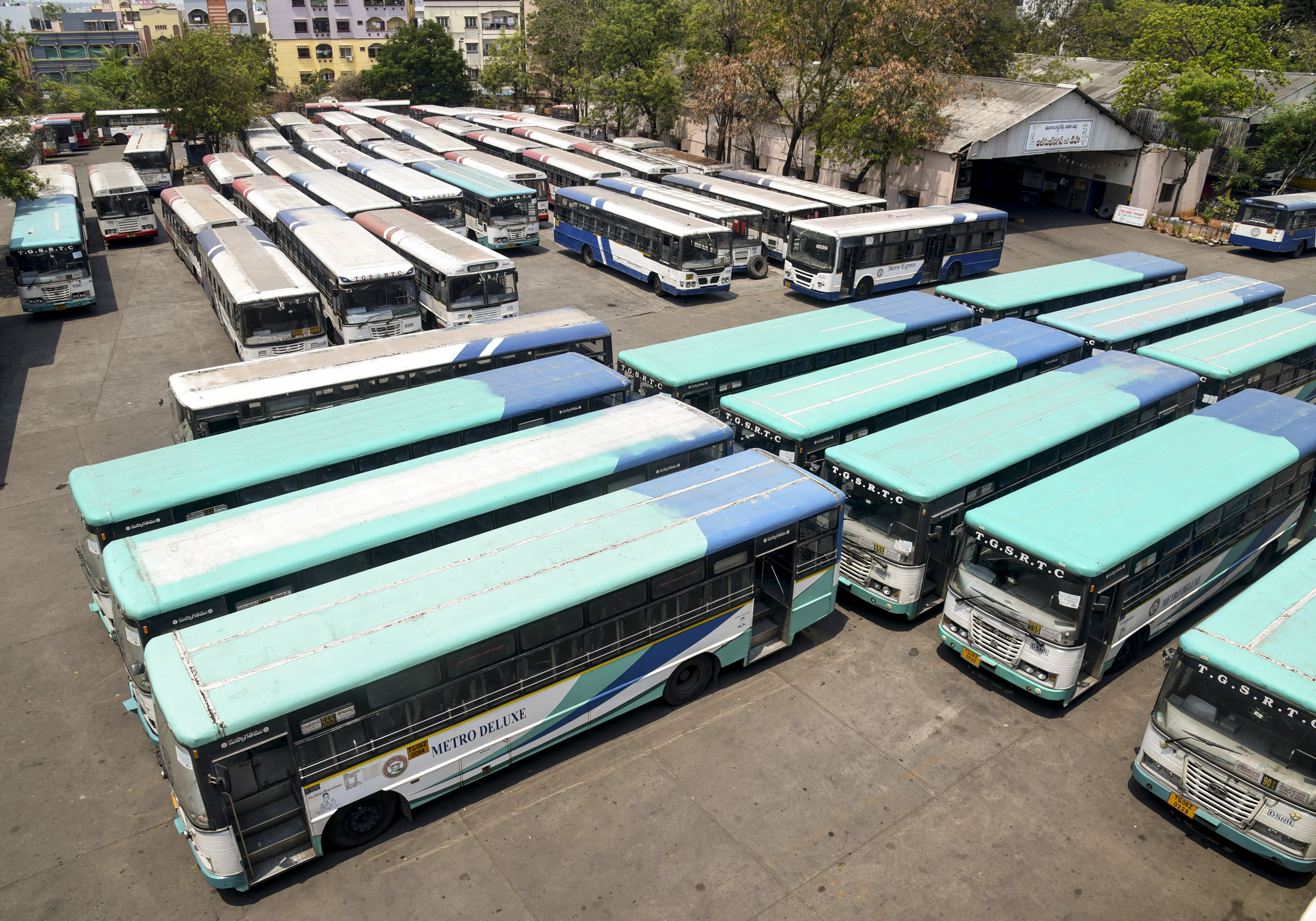 Police Stop BJP Leaders From Feeding Striking RTC Staff