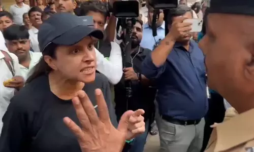 Complaint Filed Against Woman Who Confronted BJP Minister Over Traffic Jam During Mumbai Rally Complaint Filed Against Woman Who Confronted BJP Minister Over Traffic Jam During Mumbai Rally