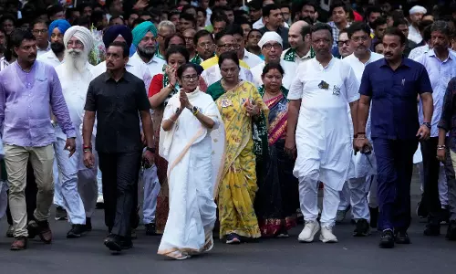PM Could Enjoy Boat Ride on Hooghly as Its Water Is Clean Unlike Yamuna: Mamata