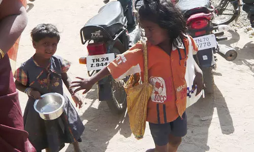 Five Children Found Seeking Alms During Holidays in Nellore Five Children Found Seeking Alms During Holidays in Nellore
