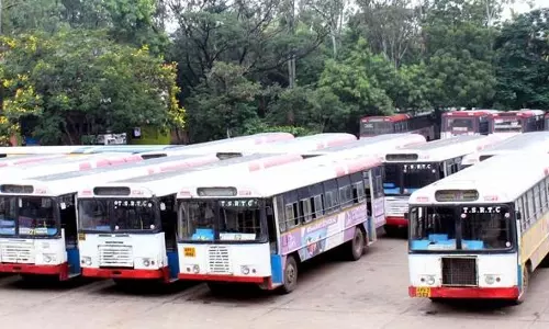 Drivers on Dasara Holiday, Cabs, Autos Hit Drivers on Dasara Holiday, Cabs, Autos Hit