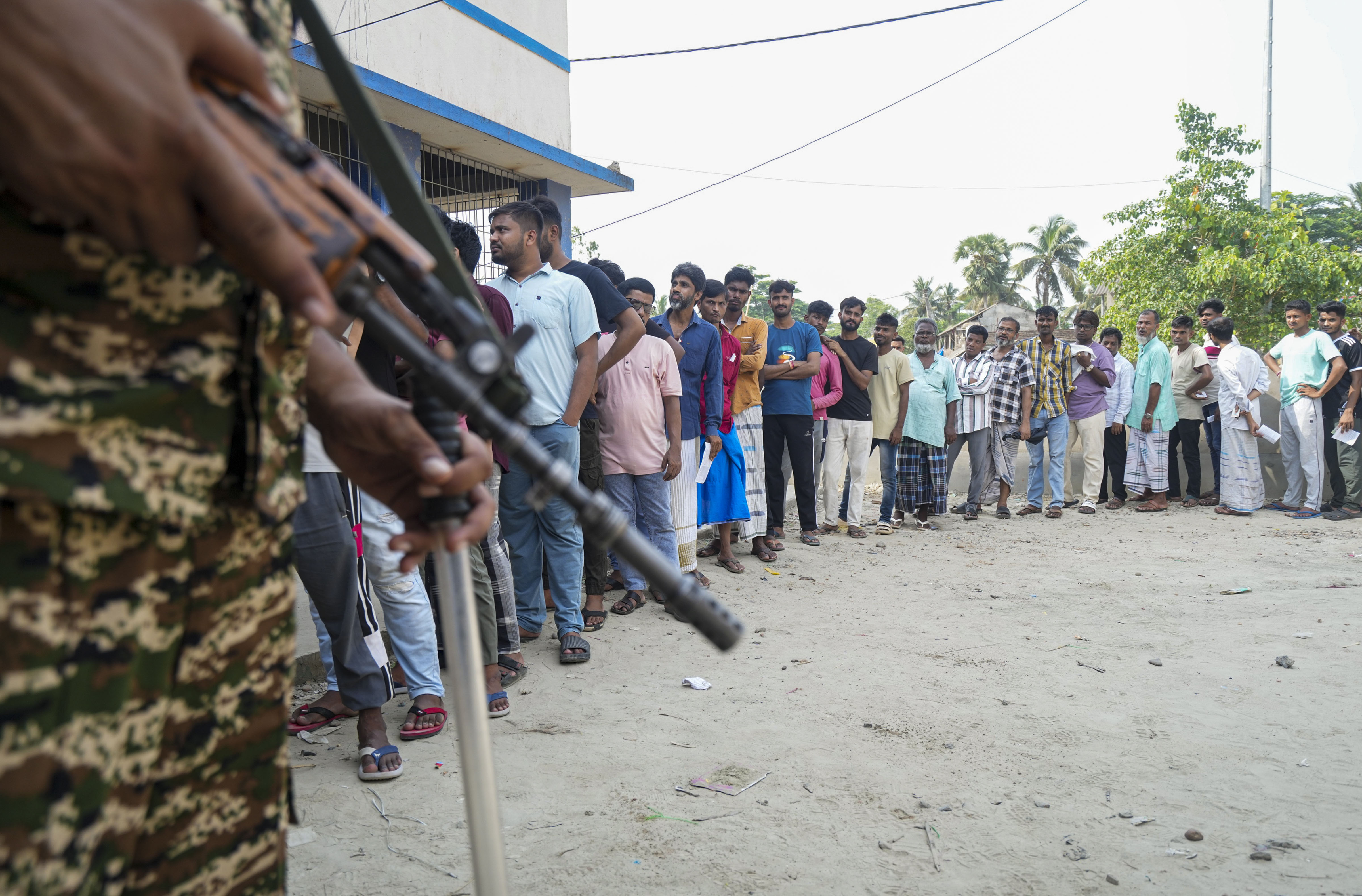 EC Orders Suspension of 5 Police Officers in Bengal for 'Serious Misconduct' During Polls