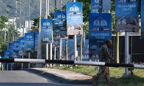 LIVE: US Envoys Head to Pakistan for Iran War Talks