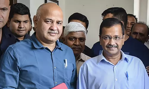 AAP Mulls Strategy After MPs Exit; Meetings Held in Delhi AAP Mulls Strategy After MPs Exit; Meetings Held in Delhi