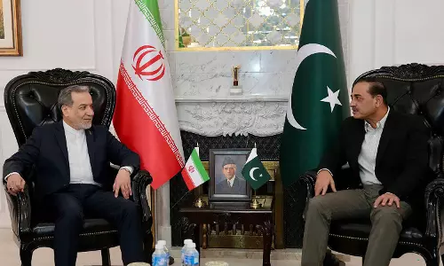 Iran FM Araghchi Meets Asim Munir Amid Stalled US Talks