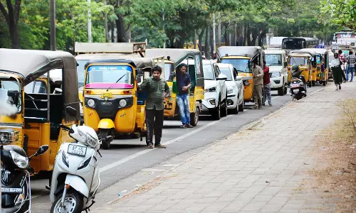 Long Queues for Diesel at Petrol Bunks in Godavari Districts Long Queues for Diesel at Petrol Bunks in Godavari Districts