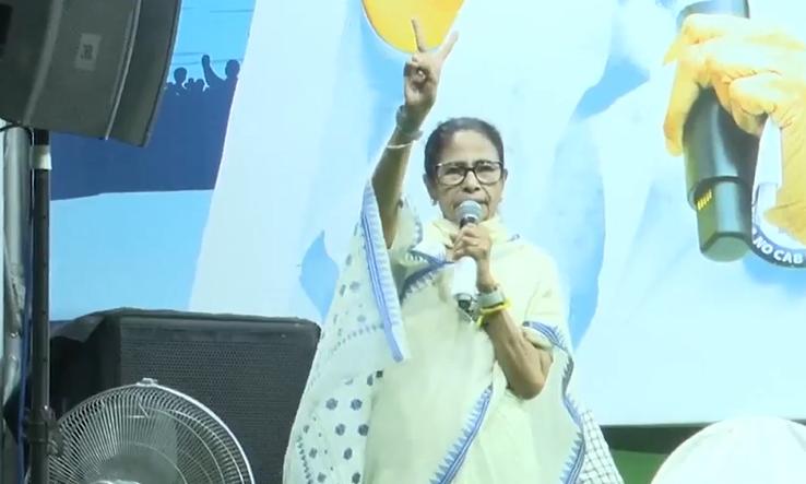 Didi: Will Win Another 100 on April 29; TMC Chief Rejects Secret Tie-up with BJP, Calls Shah Foul Mouth