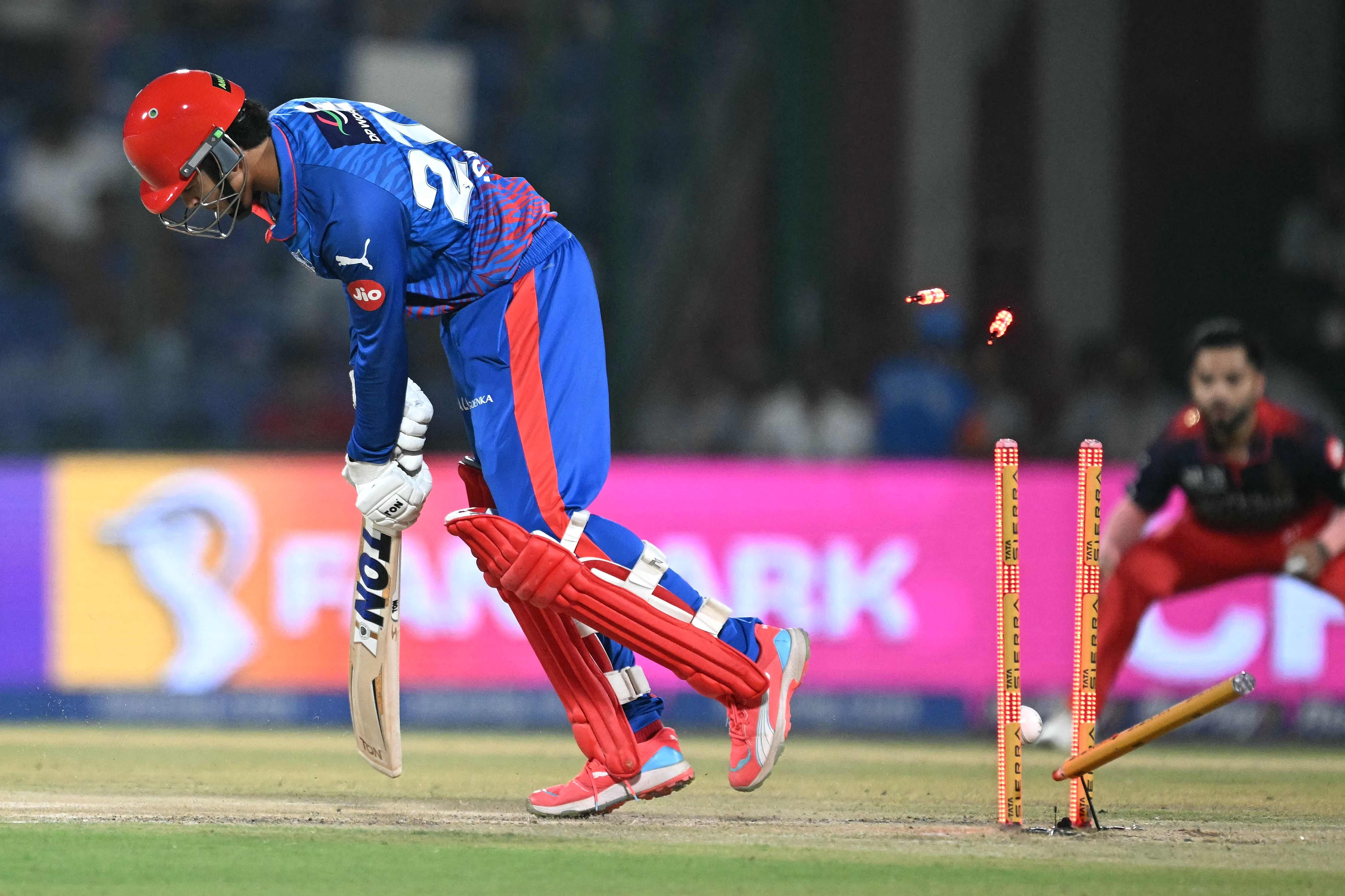 IPL 2026, RCB vs DC LIVE: Delhi Capitals Collapse to 8/5 in 3 Overs