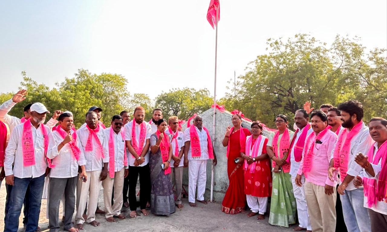 BRS Leaders Celebrate 26th Foundation Day In Adilabad