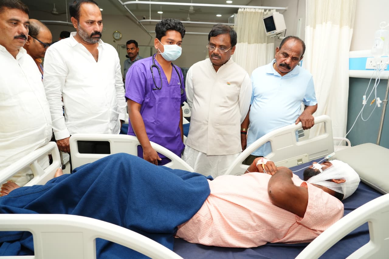Shankarpally Crane Collapse: Minister Vivek Assures Support to Victim's Families