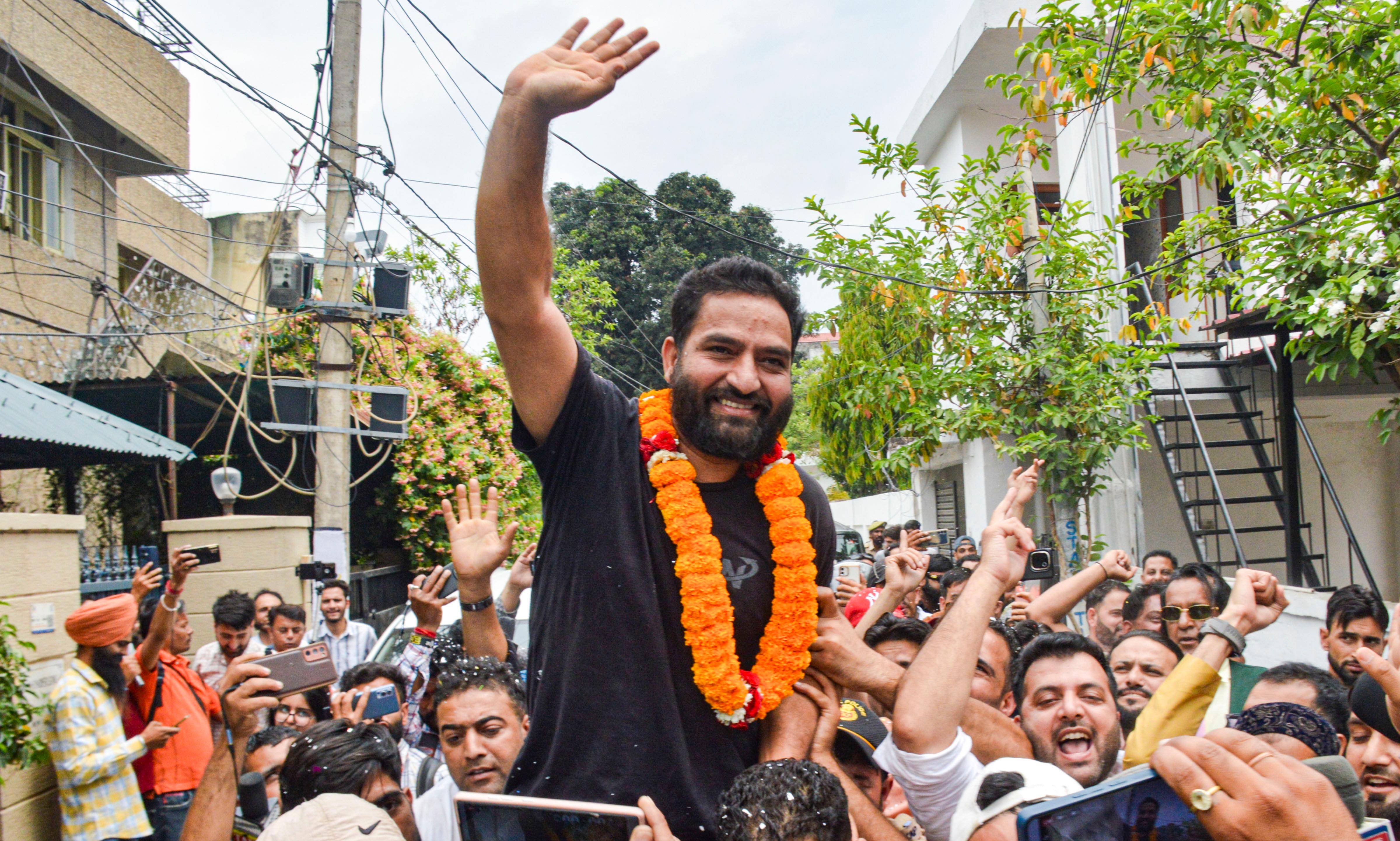 AAP’s J&K Chief Mehraj Malik Walks Free, Vows to Continue ‘People‑Centric Struggle’