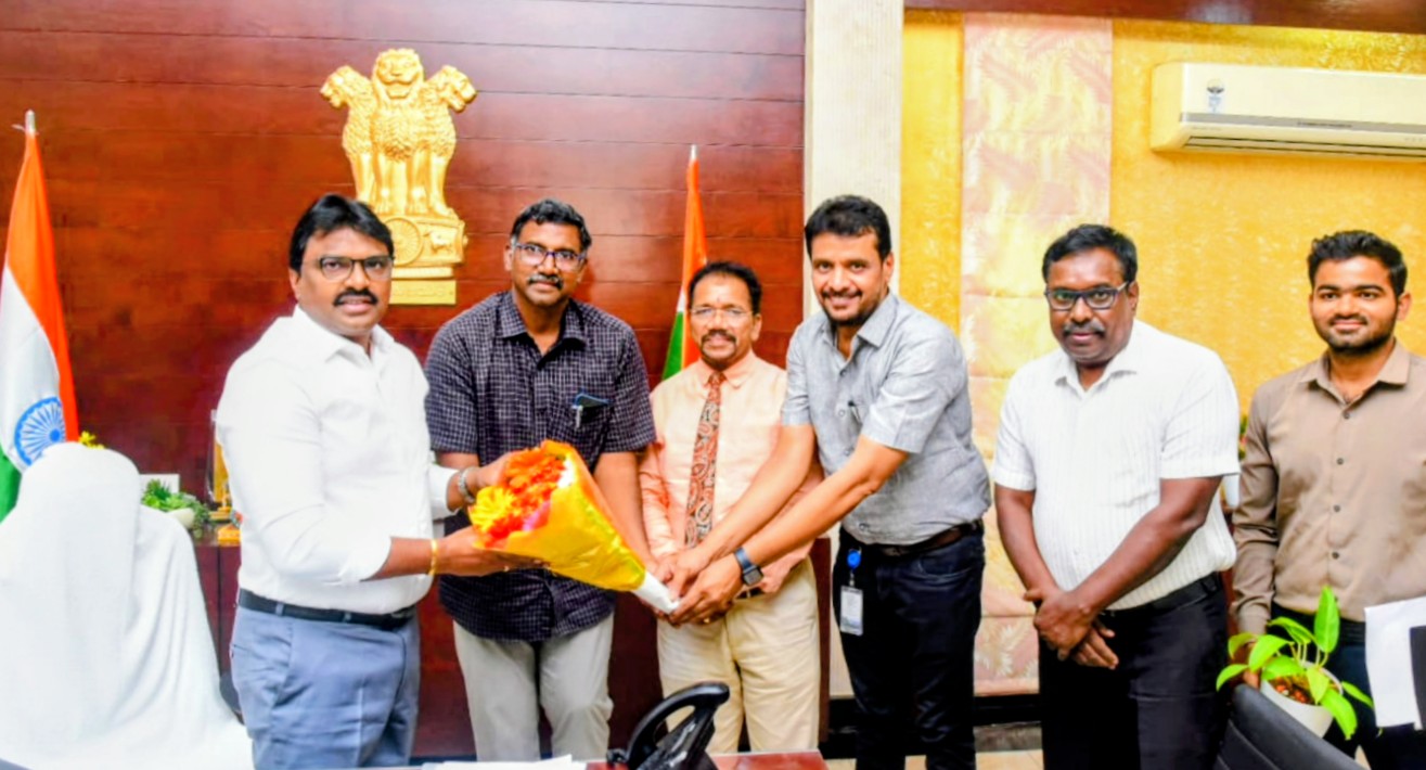 GGH Doctors Honoured for Saving Markapuram Bus Crash Victims