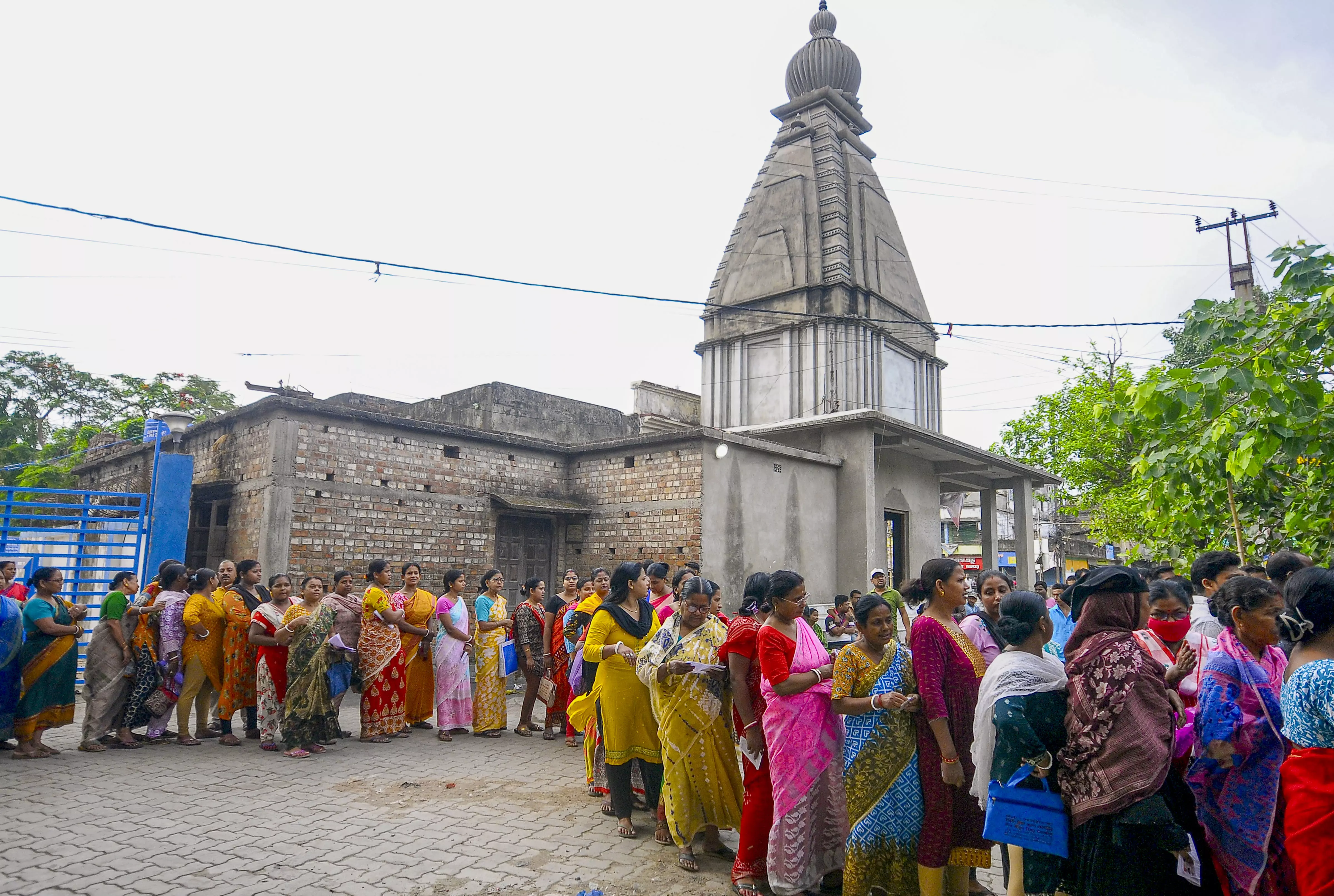 Bengal Poll LIVE: 90% Voting Till 5, Crude Bombs Found Near Booth