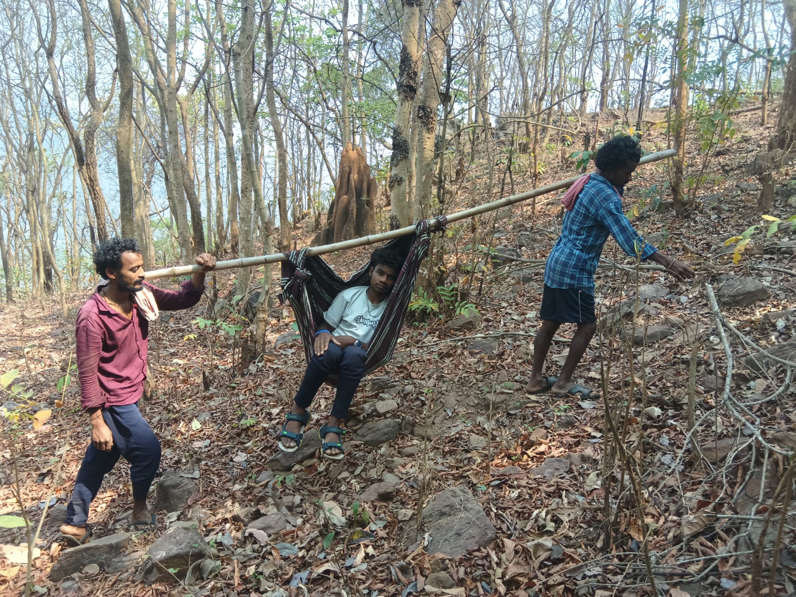 Youth Carried 8 km in Doli to Hospital in ASR