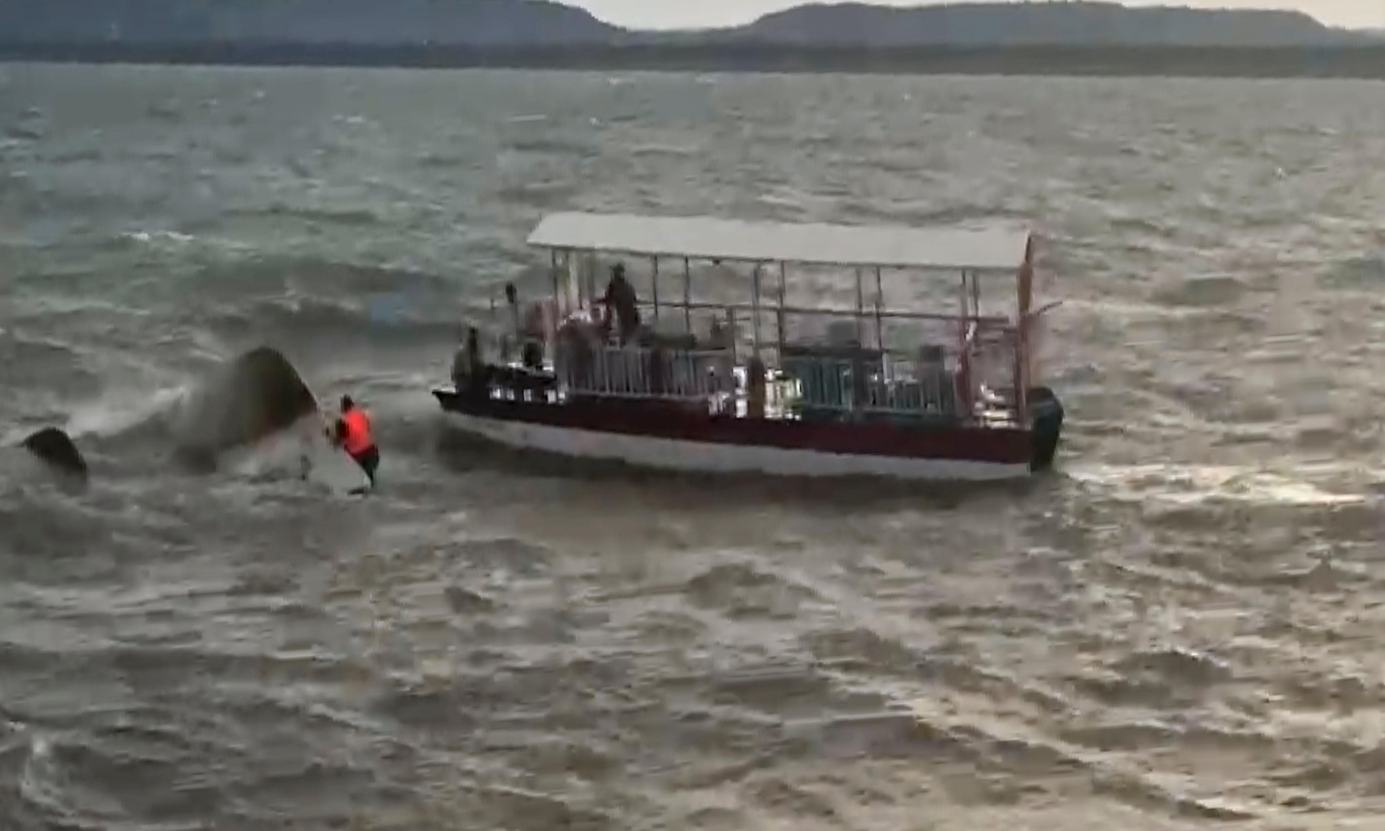 MP: 4 Killed, 10 Others Missing As Cruise Boat Capsizes In Reservoir