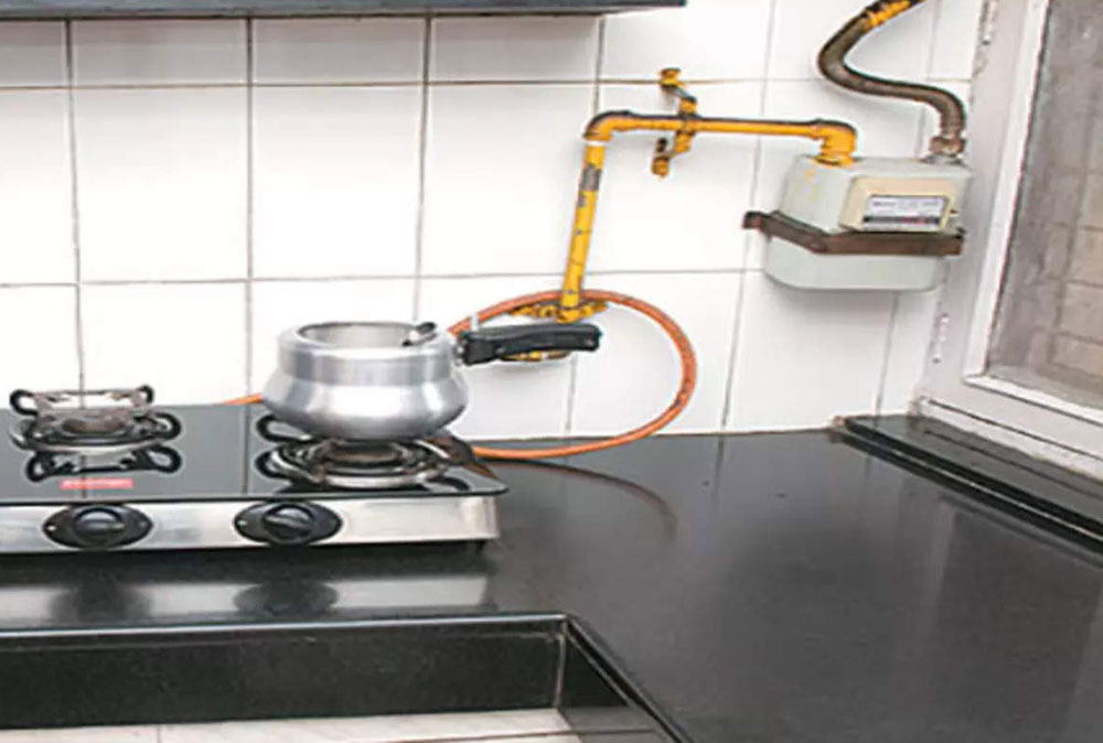 AP Pushing 10 Lakh PNG Connections for Households an Uphill Task